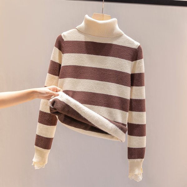 Дамски раиран пуловер с поло яка