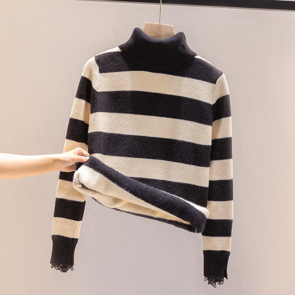 Дамски раиран пуловер с поло яка