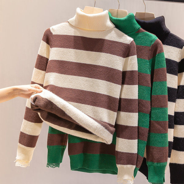 Дамски раиран пуловер с поло яка