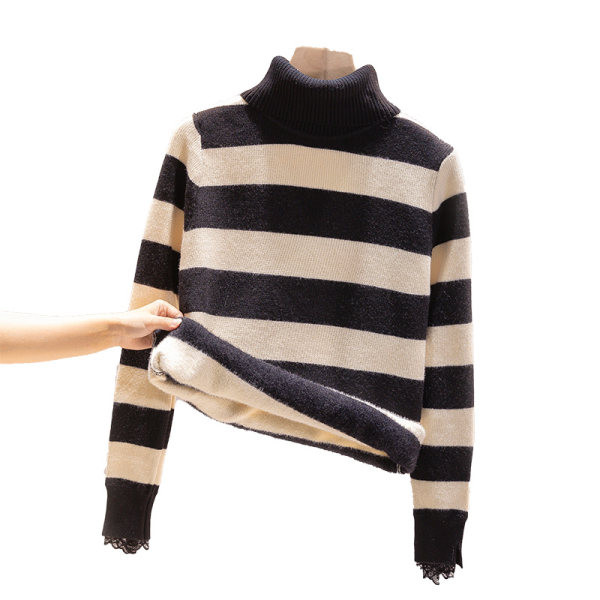 Дамски раиран пуловер с поло яка