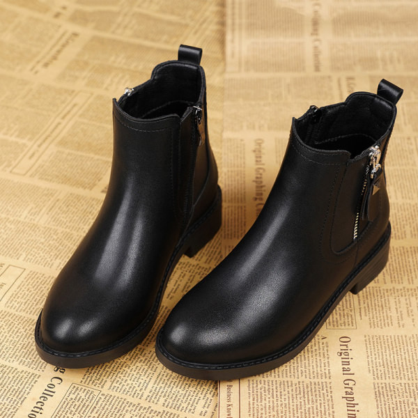 Модерни дамски боти с цип в два модела