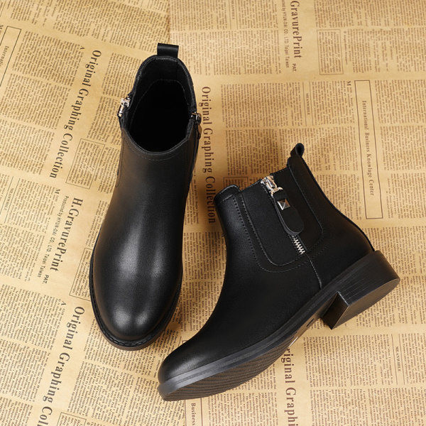 Модерни дамски боти с цип в два модела