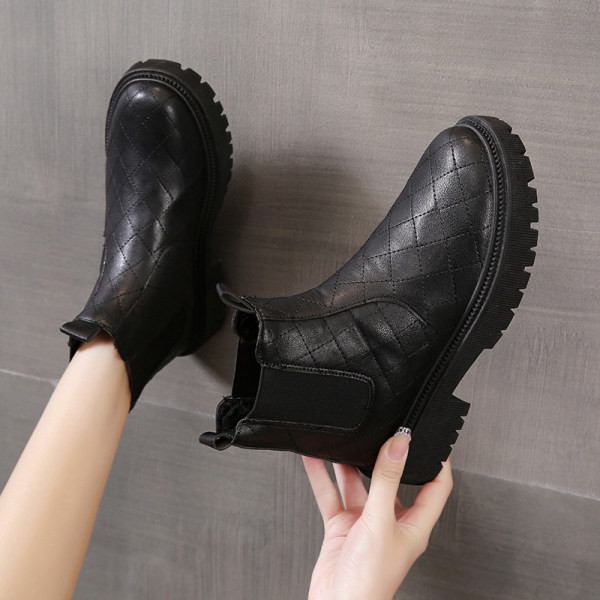 Нов модел капитонирани боти от еко кожа за жени