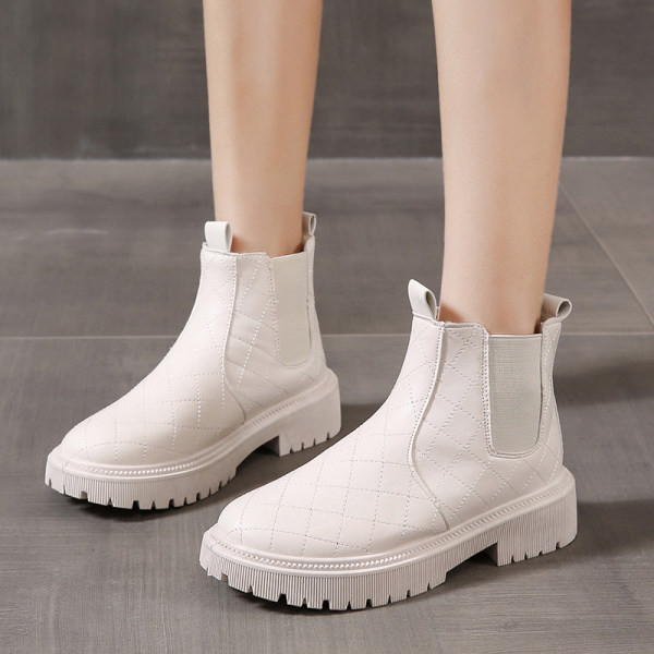 Нов модел капитонирани боти от еко кожа за жени