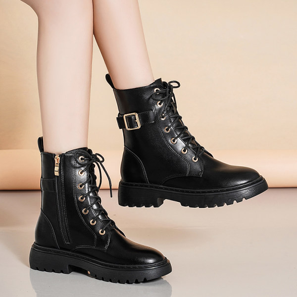 Модерни дамски кожени боти с катарама 