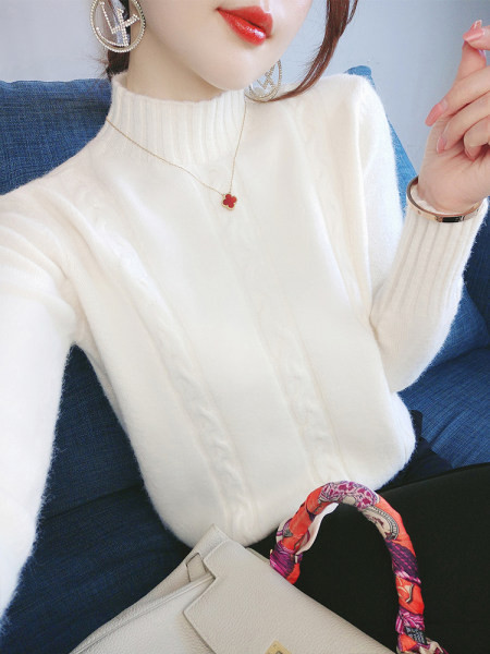 Γυναικείο πλεκτό πουλόβερ με χαμηλό γιακά