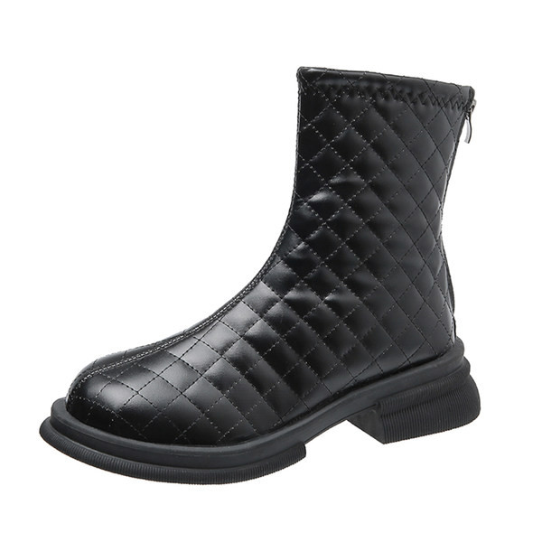 Дамски капитонирани ботуши с нисък квадратен ток