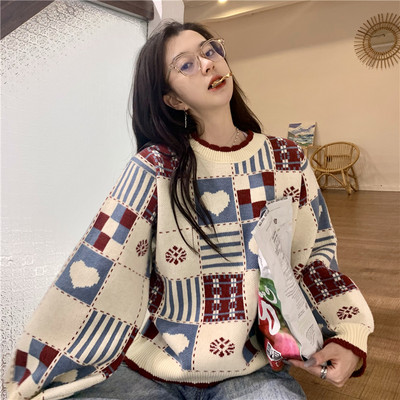 Γυναικείο πουλόβερ με λαιμόκοψη  χρωματιστό  απλικέ
