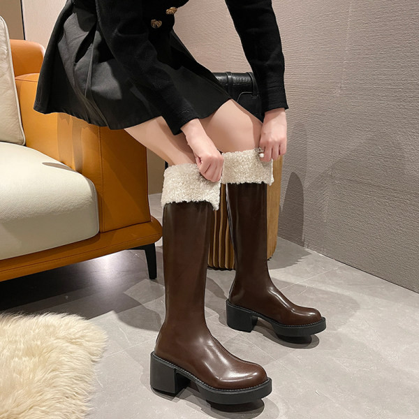 Дамски ботуши в ретро стил с топла подплата