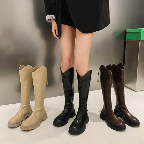 Нов модел ботуши от еко кожа 