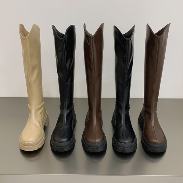 Нов модел ботуши от еко кожа 