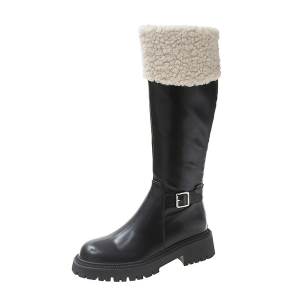 Дамски ботуши с топла подплата и метална катарама