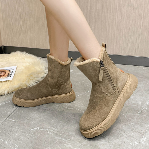 Нов модел велурени дамски боти със страничен цип 