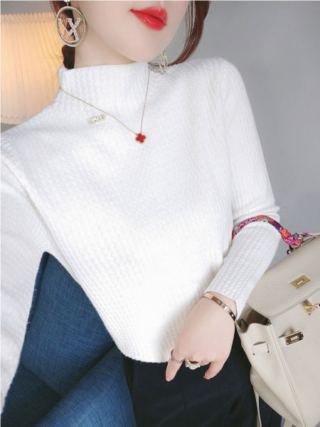 Модерен дамски пуловер втален модел в бял цвят
