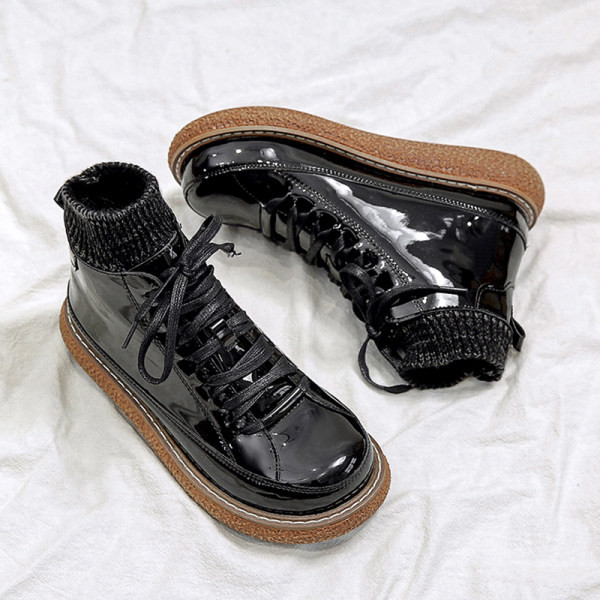 Ежедневни боти с равна подметка и връзки за жени