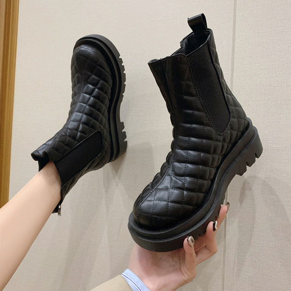 Модерни дамски капитонирани боти с груба подметка