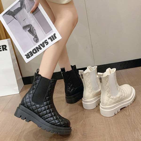 Модерни дамски капитонирани боти с груба подметка