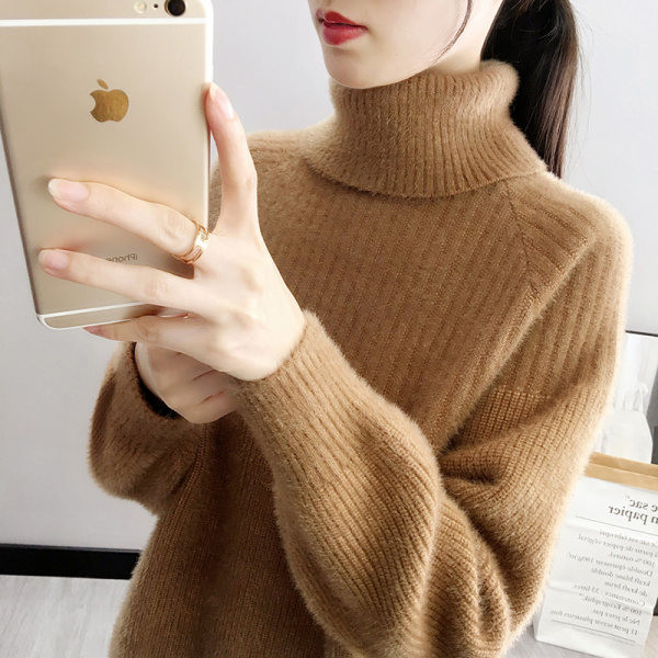 Нов модел пухен пуловер с висока яка