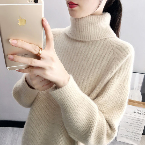 Нов модел пухен пуловер с висока яка