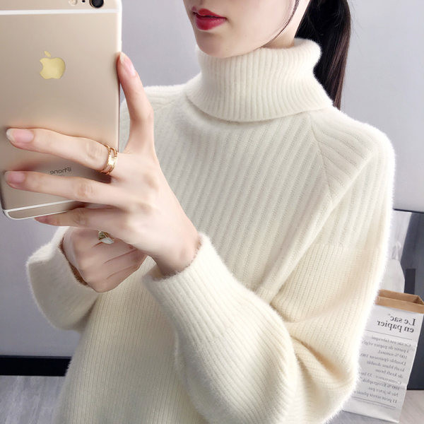 Нов модел пухен пуловер с висока яка