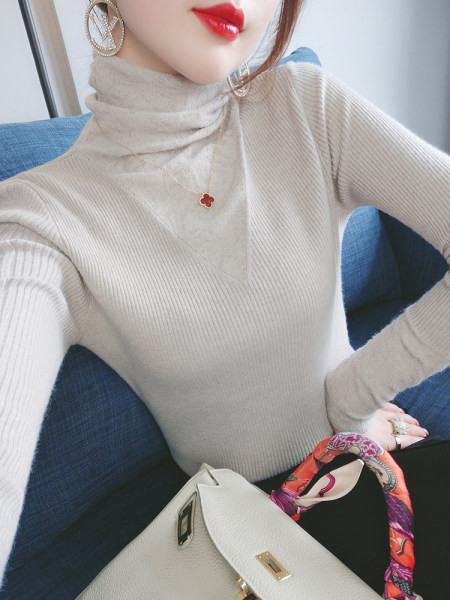 Μοντέλο γυναικείο κοτλέ πουλόβερ με ψηλό γιακά