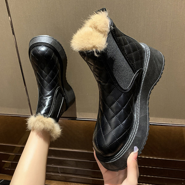 Капитонирани дамски боти с пух и топла подплата