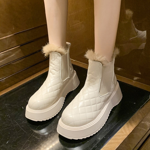 Капитонирани дамски боти с пух и топла подплата