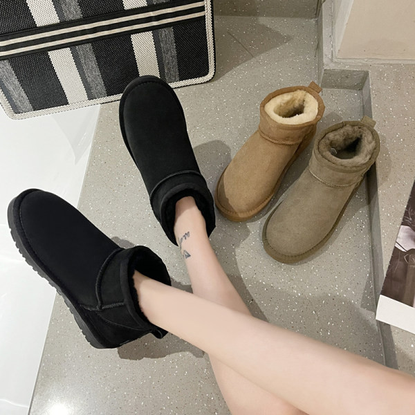 Дамски  зимни боти с равна подметка и топла подплата 