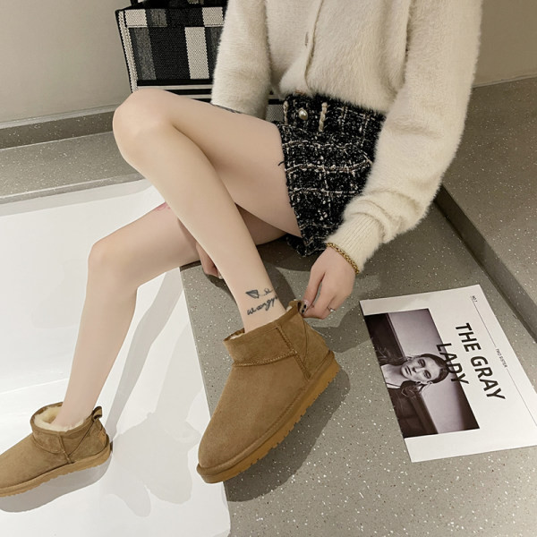 Дамски  зимни боти с равна подметка и топла подплата 