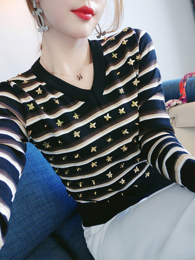 Εφαρμοσμένο γυναικείο πουλόβερ με λαιμόκοψη spitz