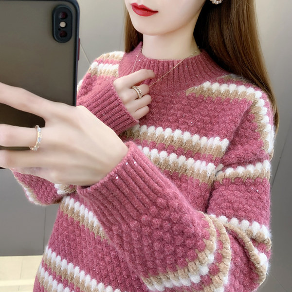 Χοντρό γυναικείο χειμωνιάτικο πουλόβερ με χαμηλό γιακά