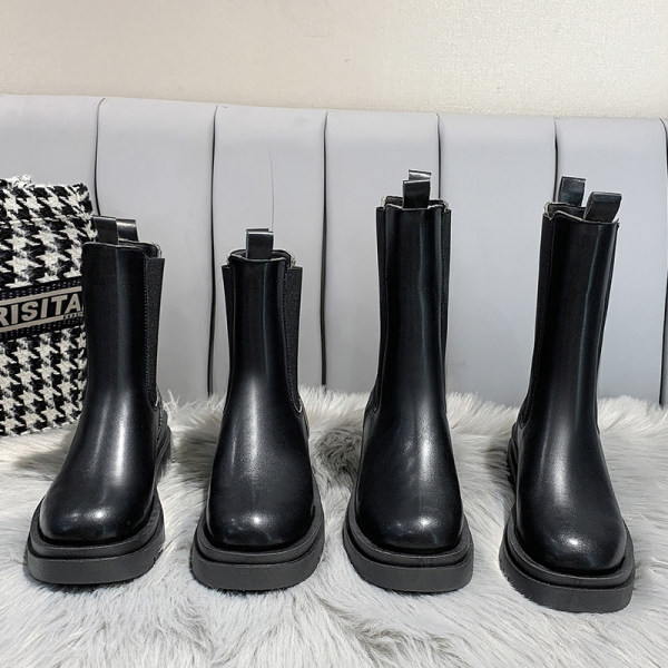 Дамски кожени  боти в черен цвят 