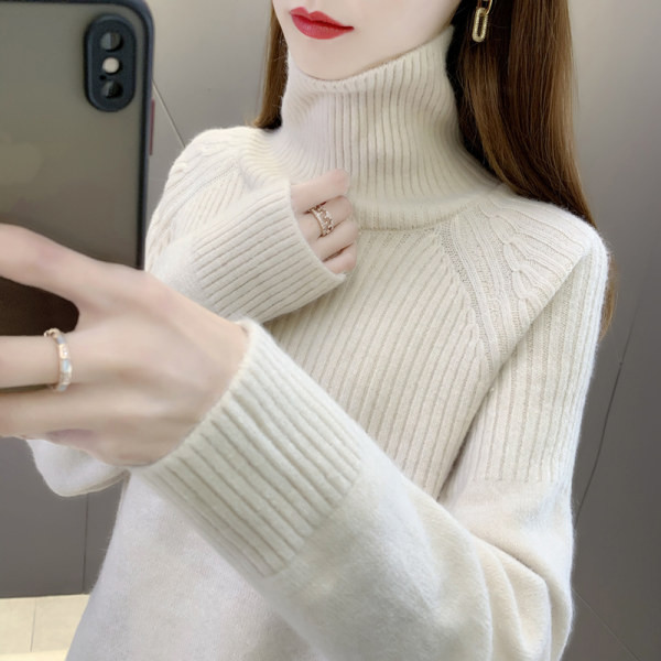 Нов модел дамски пуловер с висока яка