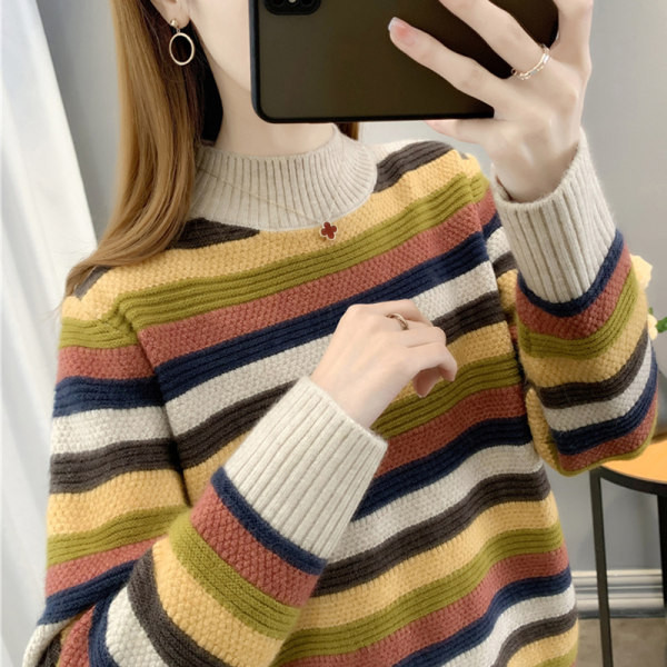 Раиран дамски пуловер с овално деколте