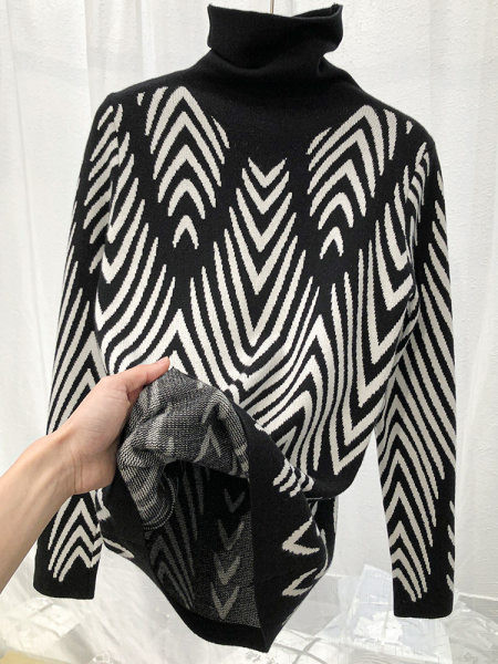 Дамски пуловер с поло яка 