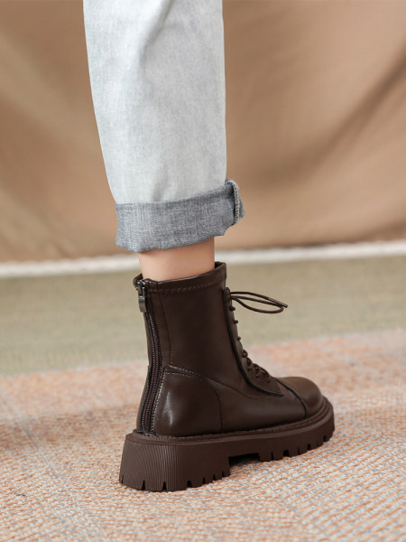 Дамски боти от изкуствена кожа с груба подметка