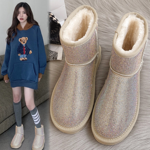 Дамски заоблени боти с камъни и мека подплата