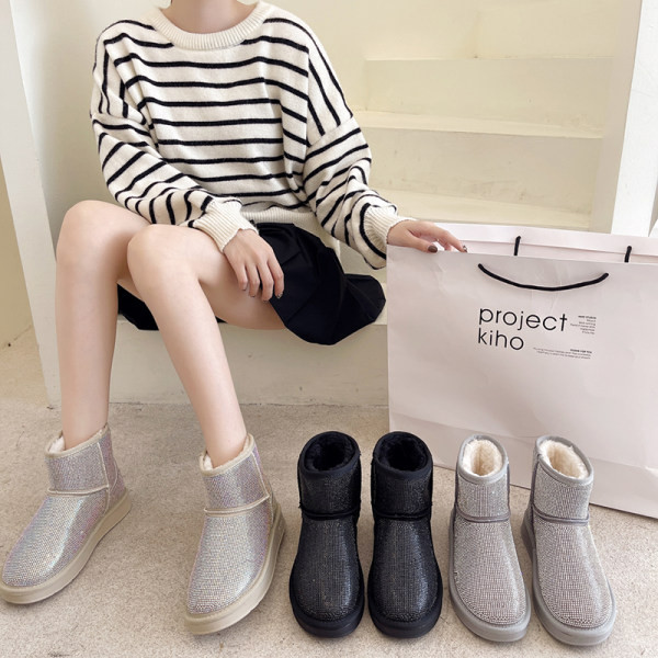 Дамски заоблени боти с камъни и мека подплата