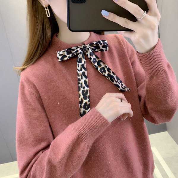 Дамски пуловер за есента и зимата с декоративна леопардова панделка