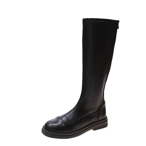 Дамски заоблени ботуши от еко кожа в черен цвят