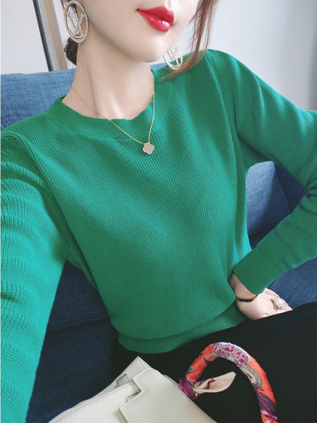 Γυναικείο πουλόβερ από λεπτή πλέξη με οβάλ λαιμόκοψη