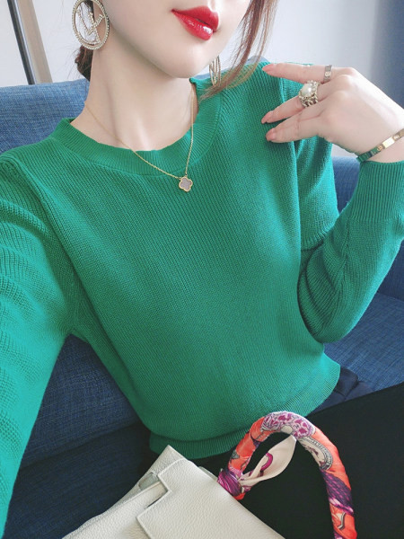 Γυναικείο πουλόβερ από λεπτή πλέξη με οβάλ λαιμόκοψη