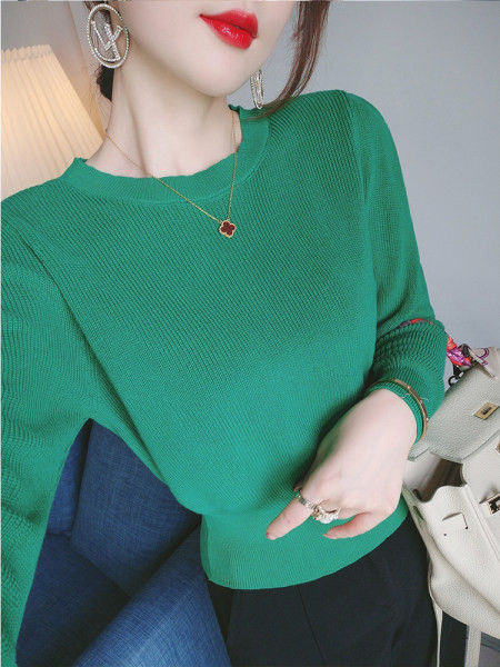 Γυναικείο πουλόβερ από λεπτή πλέξη με οβάλ λαιμόκοψη