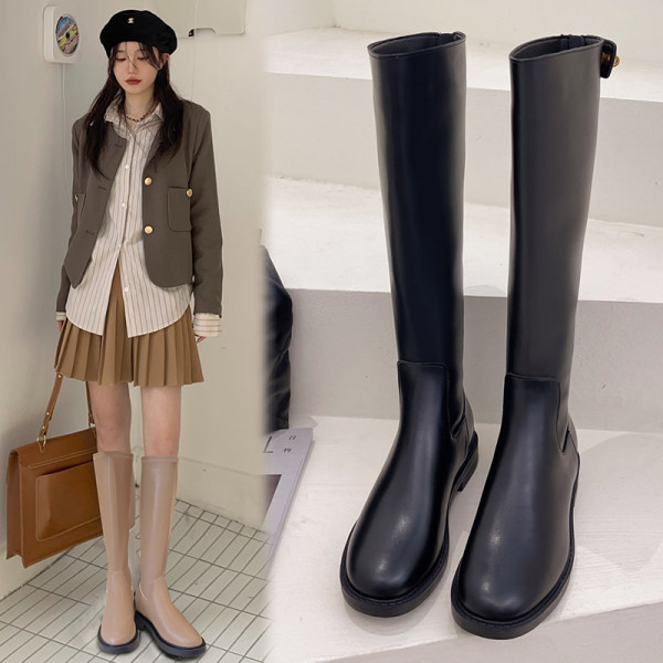 Kolmes värvitoonis nahast saapad