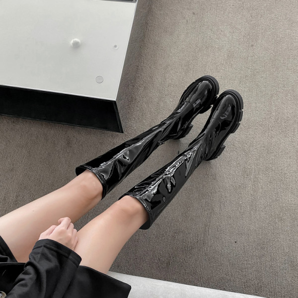 Дамски ботуши от изкуствен лак с дебела подметка