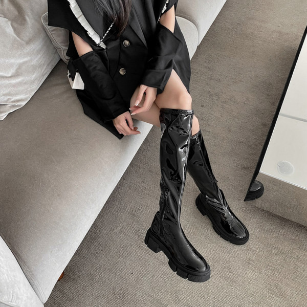Дамски ботуши от изкуствен лак с дебела подметка