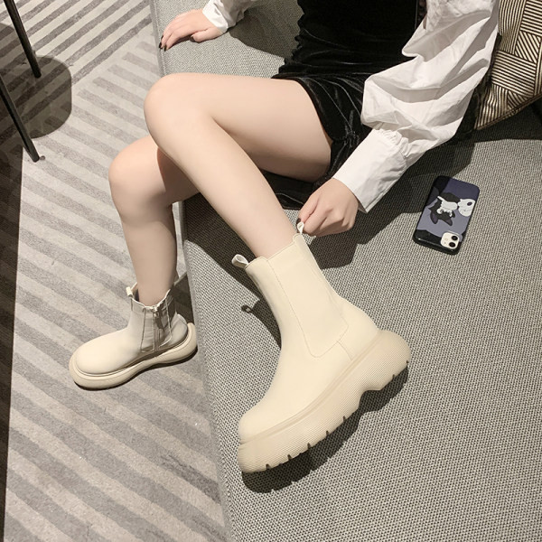 Дамски кожени боти  с равна  подметка