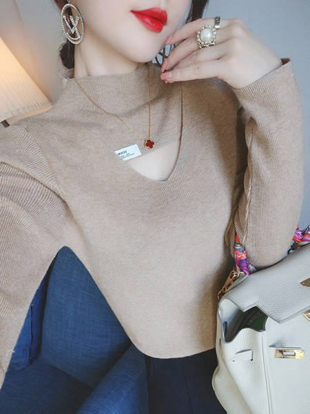 Γυναικεία μπλούζα με ψηλό γιακά σε μπεζ χρώμα