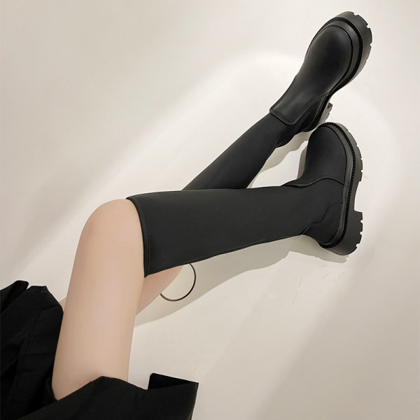 Дамски кожени ботуши с груба подметка