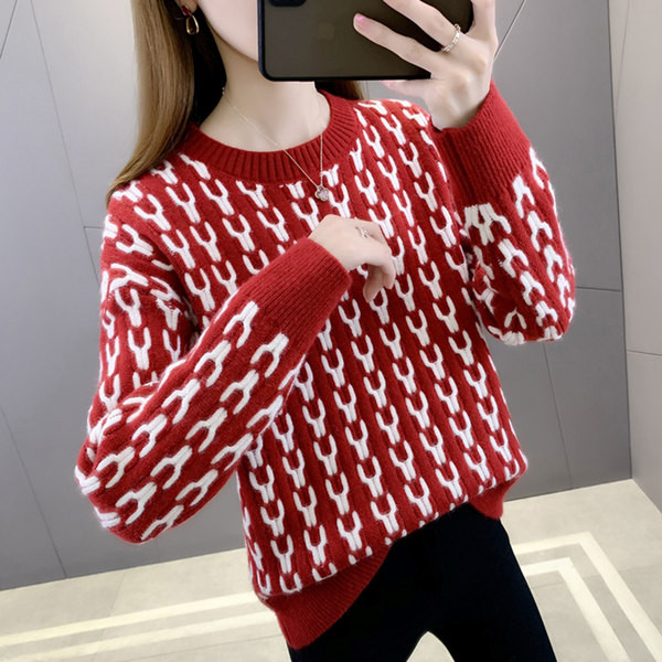 Дамски вълнен пуловер с овално деколте